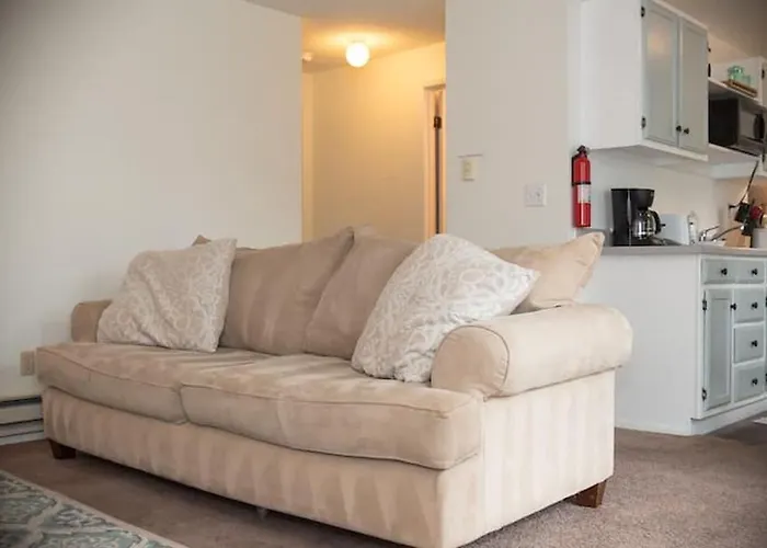 Contemporary, Marine 2Bd/1Ba Apartment C In Kent