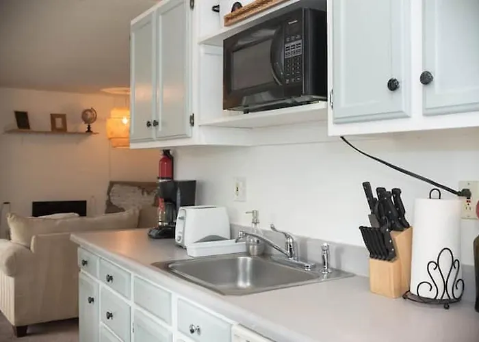 Contemporary, Marine 2Bd/1Ba Apartment C In Kent