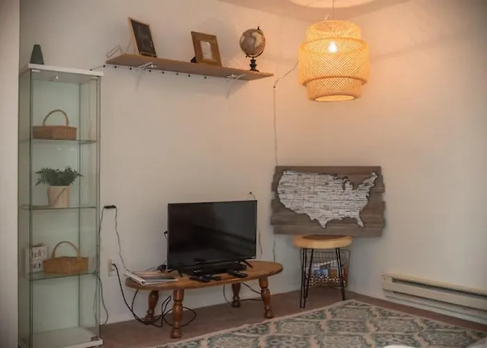 Contemporary, Marine 2Bd/1Ba Apartment C In Kent