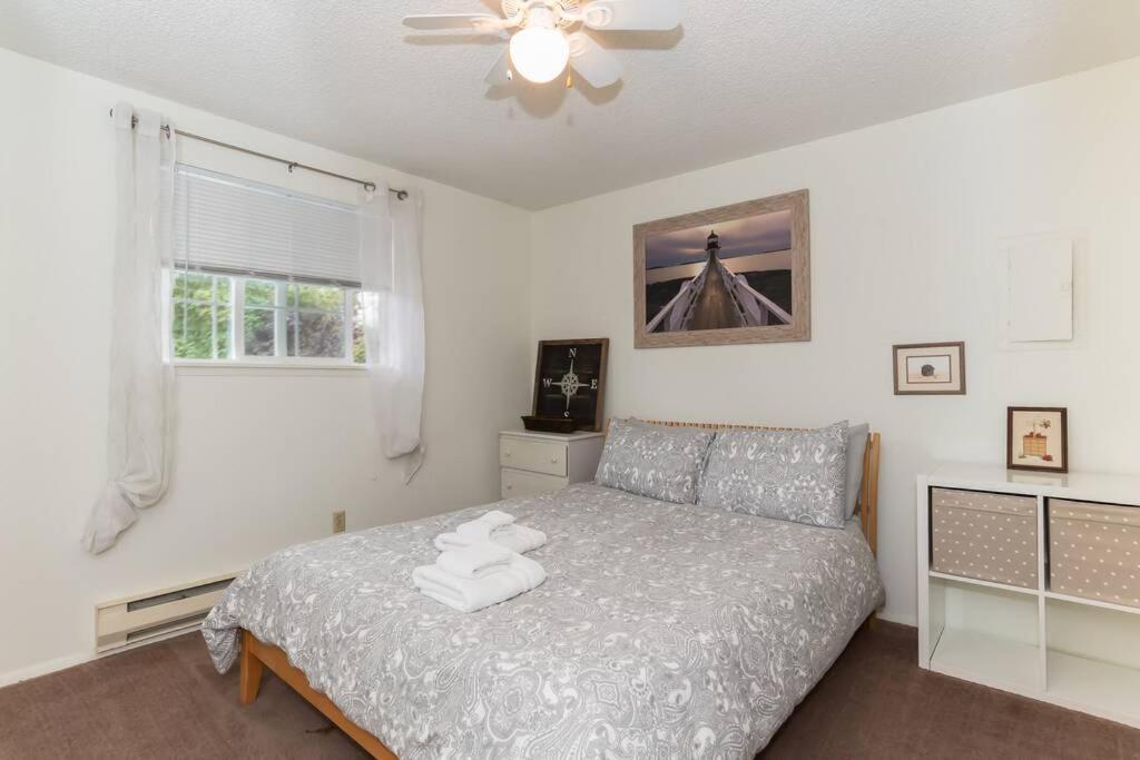 Apartment Contemporary, Marine 2bd/1ba C In Kent