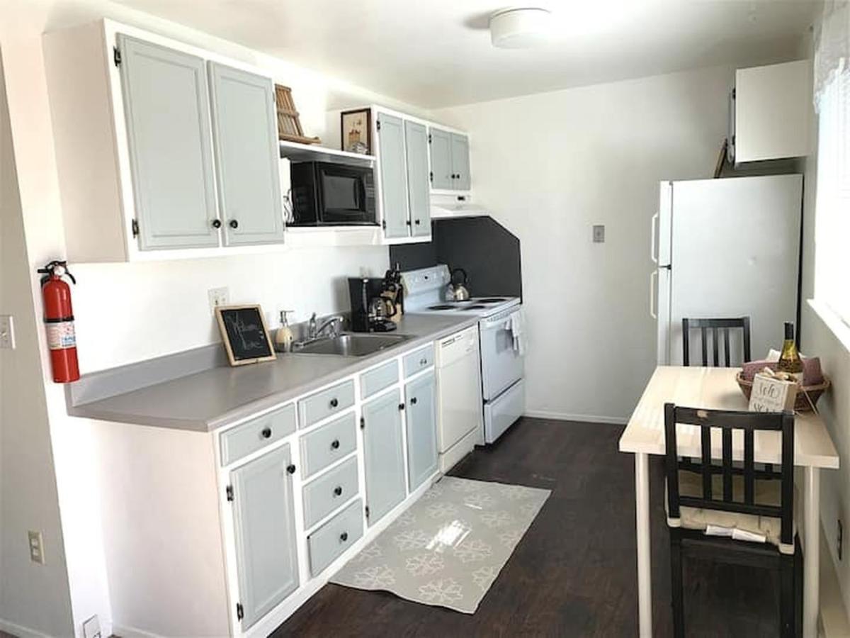 Contemporary, Marine 2bd/1ba C In Apartment *