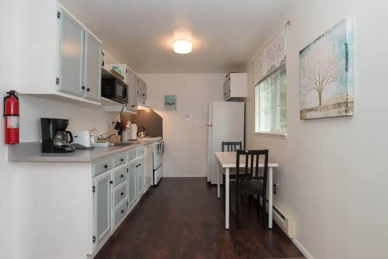 Contemporary, Marine 2bd/1ba C In Apartment *