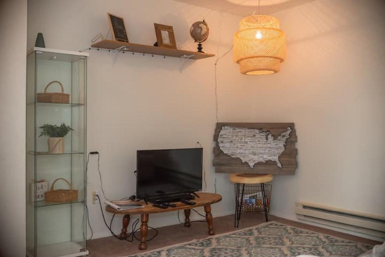 Contemporary, Marine 2bd/1ba C In Apartment