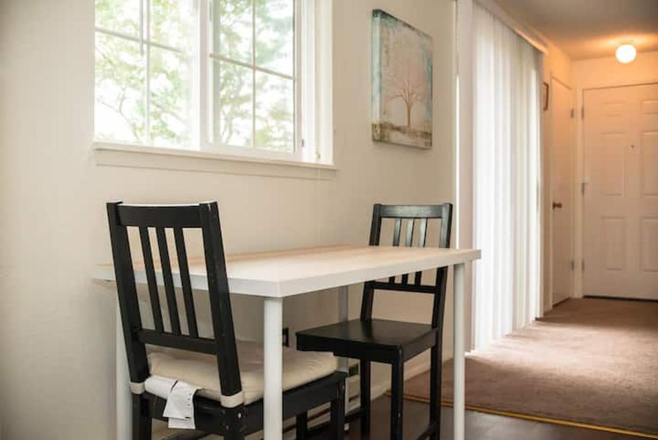 Apartment Contemporary, Marine 2bd/1ba C In Kent