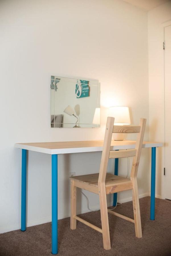 Contemporary, Marine 2bd/1ba C In Apartment