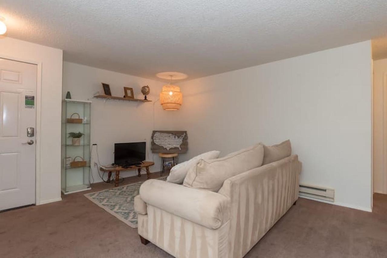 Contemporary, Marine 2bd/1ba C In Apartment *