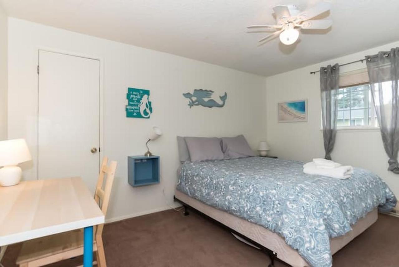 Contemporary, Marine 2bd/1ba C In Apartment
